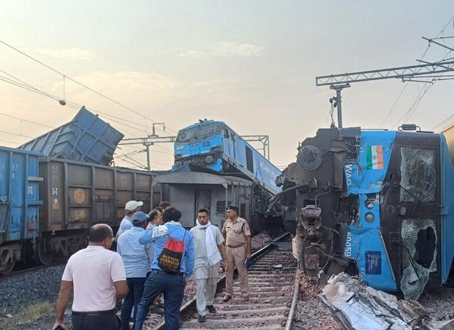 पंजाब में बड़ा रेल हादसा: लैंडस्लाइड के कारण मालगाड़ी के इंजन और तीन डिब्बे पटरी से उतरे
