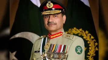 पाकिस्तान में सत्ता का असली केंद्र बनते जा रहे हैं जनरल मुनीर, अब भारत के करीबी देश की ओर बढ़े कदम